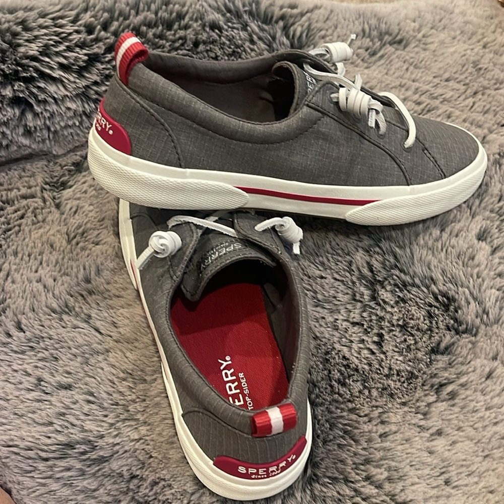 Sperry Pier Wave Sneaker! Size 9